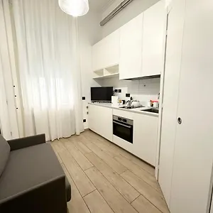 Small House Near The Station , Milano Italia